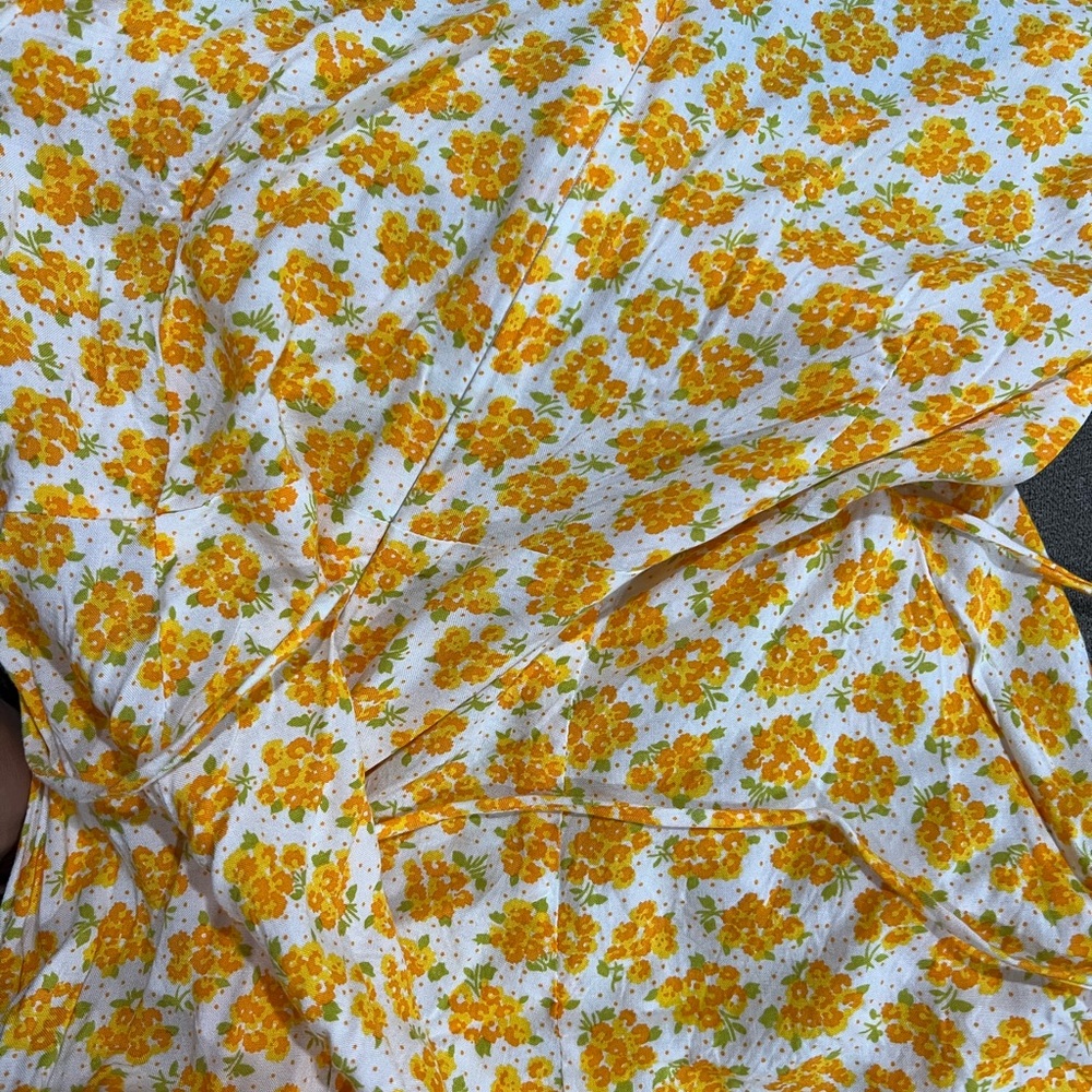 Faithful yellow dress - Picture 5 of 5